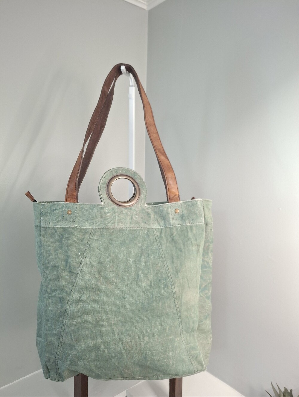 Mona B Anchor Tote Bundle Relic Wallet Oscar de la Renta Sunglasses NWT - Picture 2 of 9